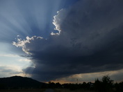 Sonnenstrahlen aus einer Gewitterwolk, Ramsen, Juli 2020