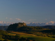 Hohentwiel, und direkt dahinter die Alpen, Oktober 2020