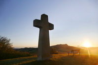 Hegaukreuz und Hohenstoffel im strahlenden Sonnenuntergang, Oktober 2020